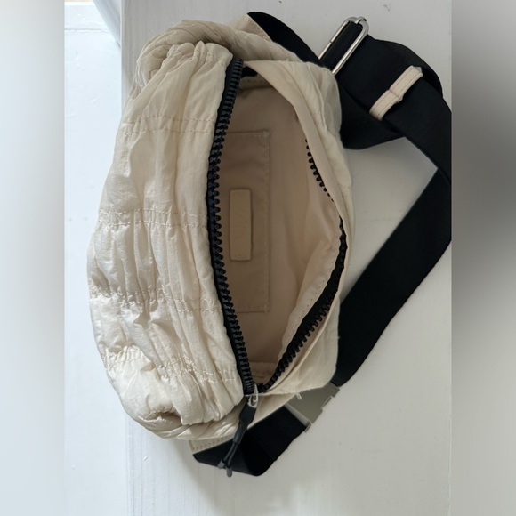 Cream nylon Zara belt bag with Black strap and chrome utility buckles - Picture 6 of 7